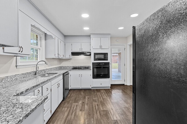 Building Photo - 2574 Richmond Hill Rd