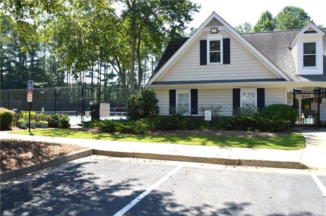 Building Photo - 2021 Crestview Way