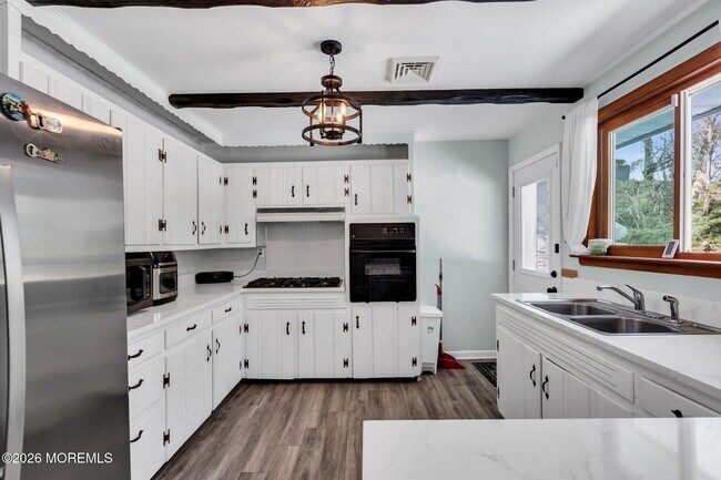 Building Photo - 46 Sunset Ave