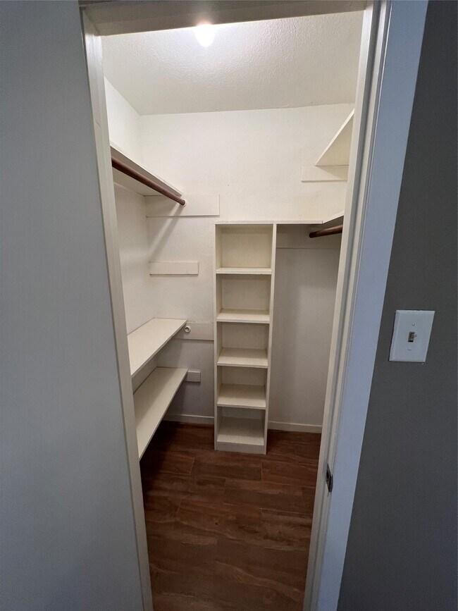 Building Photo - 6010 Hoover St