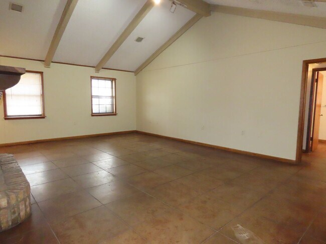 Building Photo - Whitehouse ISD! Spacious 3 Bedroom, 2 Bath...