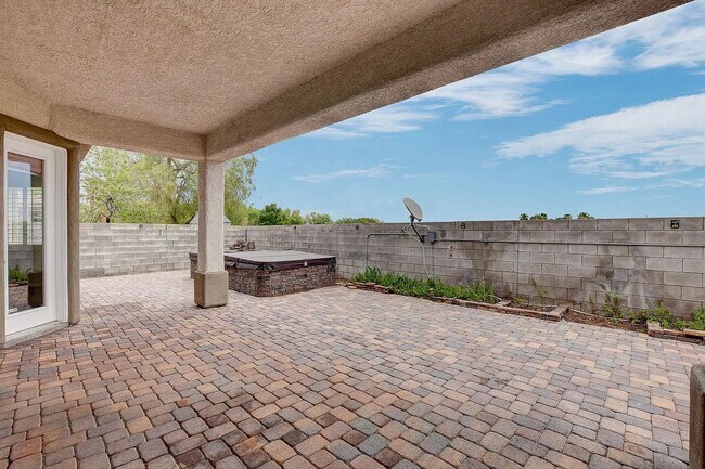 Large paved backyard with Swim spa - 3034 Constable St