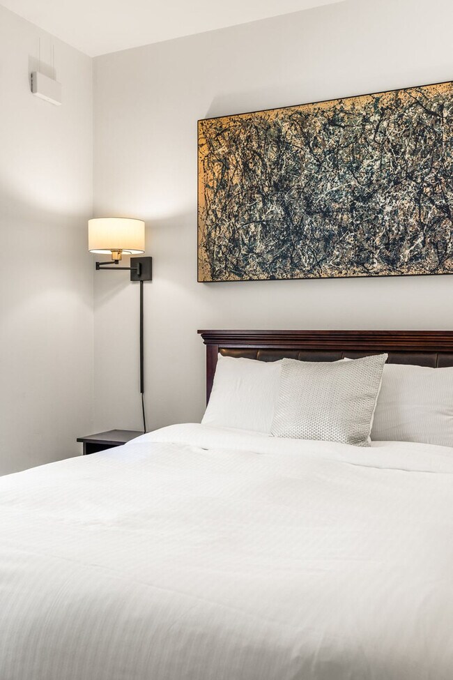 Building Photo - 1408 Pleasant St