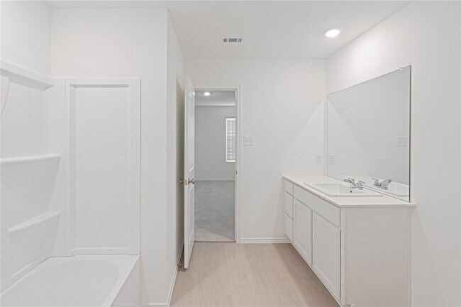 Building Photo - 336 Cowpoke Dr