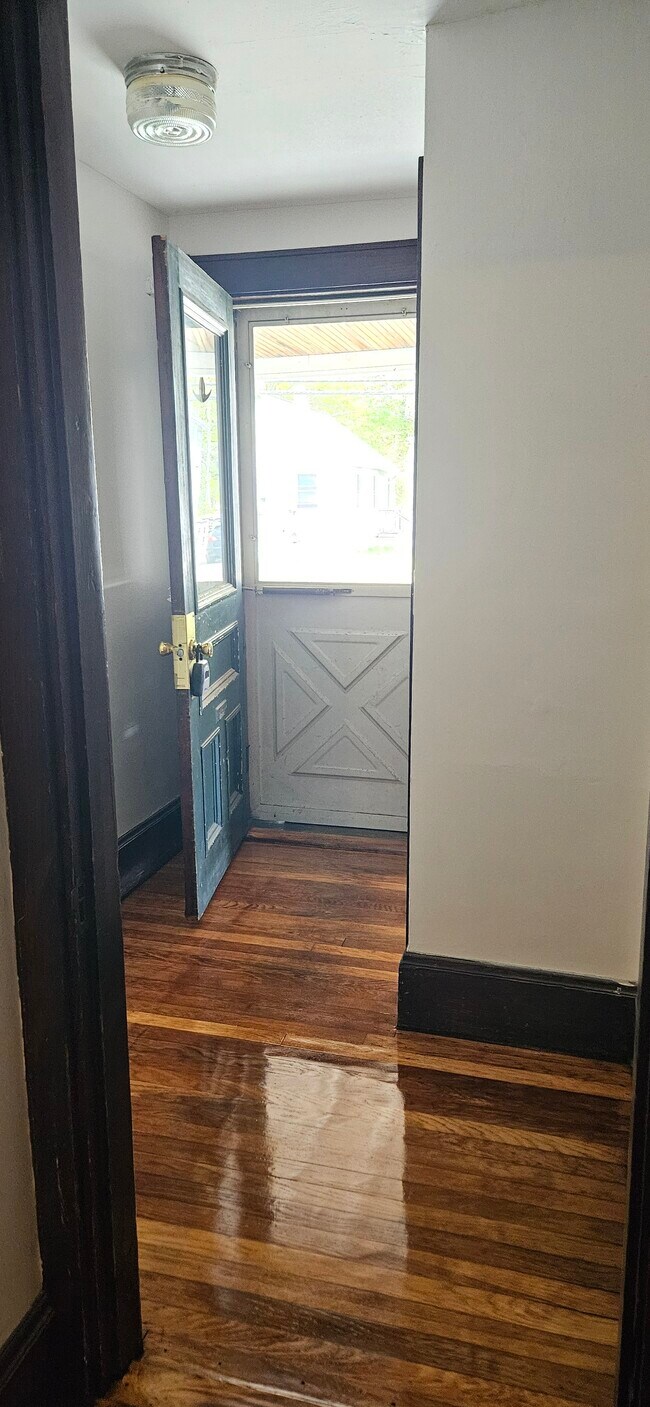 Building Photo - 96 Central St