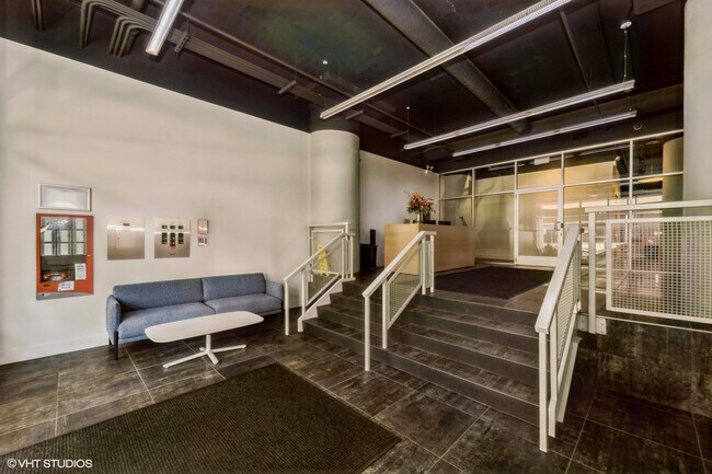 Building Photo - 565 W Quincy St