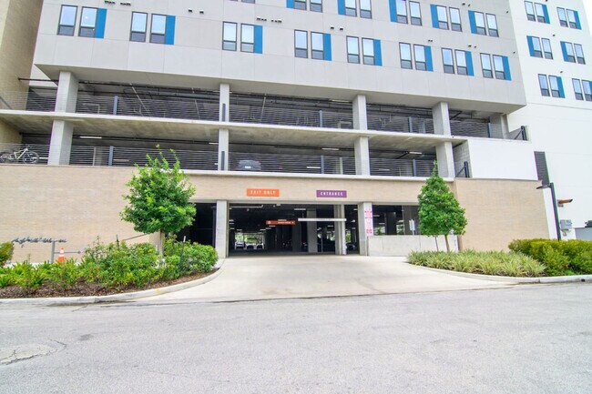 Building Photo - 701 Richmond Ave.