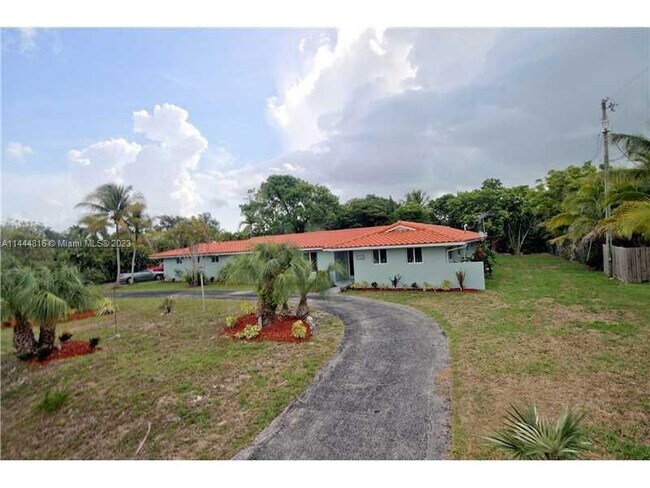 Building Photo - 18455 SW 80th Ave