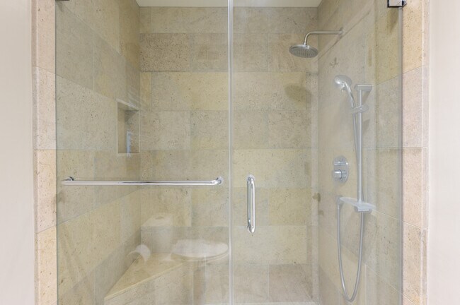 Building Photo - 6716 Clybourn Ave