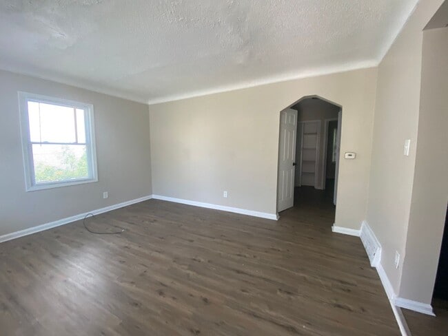 Building Photo - Fully Renovated 3-Bedroom Home – Move-In R...
