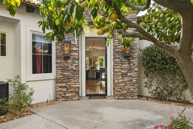 Building Photo - 45737 Club Dr