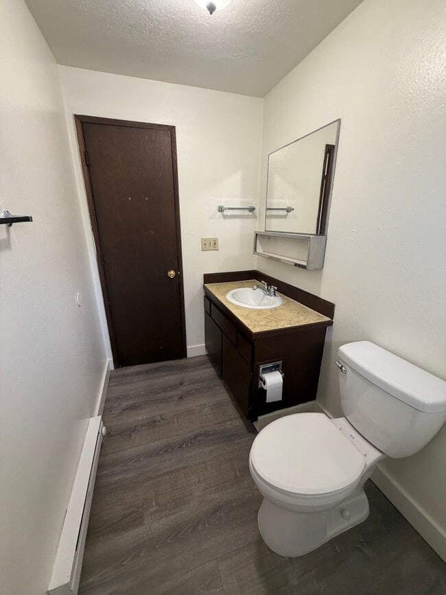 Building Photo - 2-bedroom Apartment