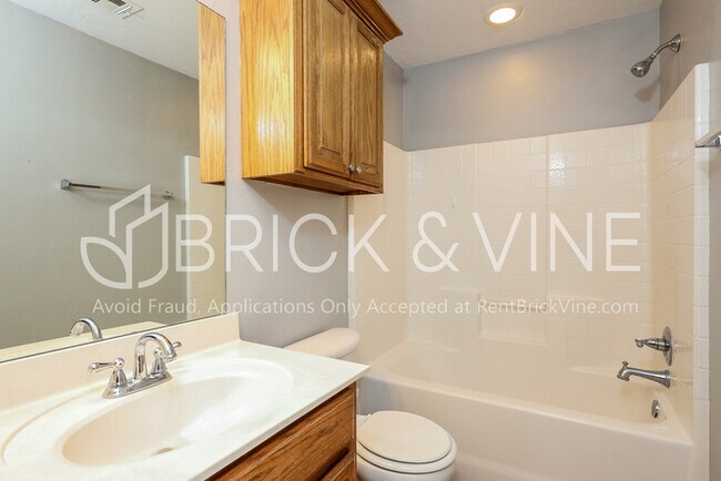 Building Photo - 4924 Sunny Ct