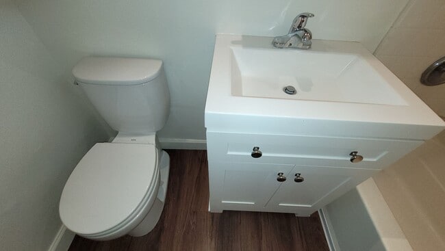 Building Photo - Renovated 2 Bed / 1 Bath