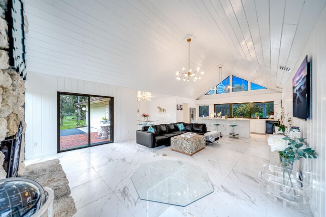 Building Photo - 583 Rambling Dr Cir