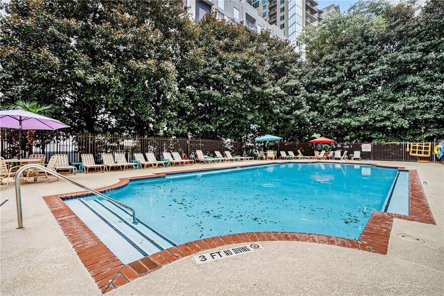 Building Photo - 1101 Juniper St NE