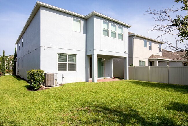 Building Photo - AMAZING 2 STORY HOME AVAILABLE AND BEAUTIFUL!