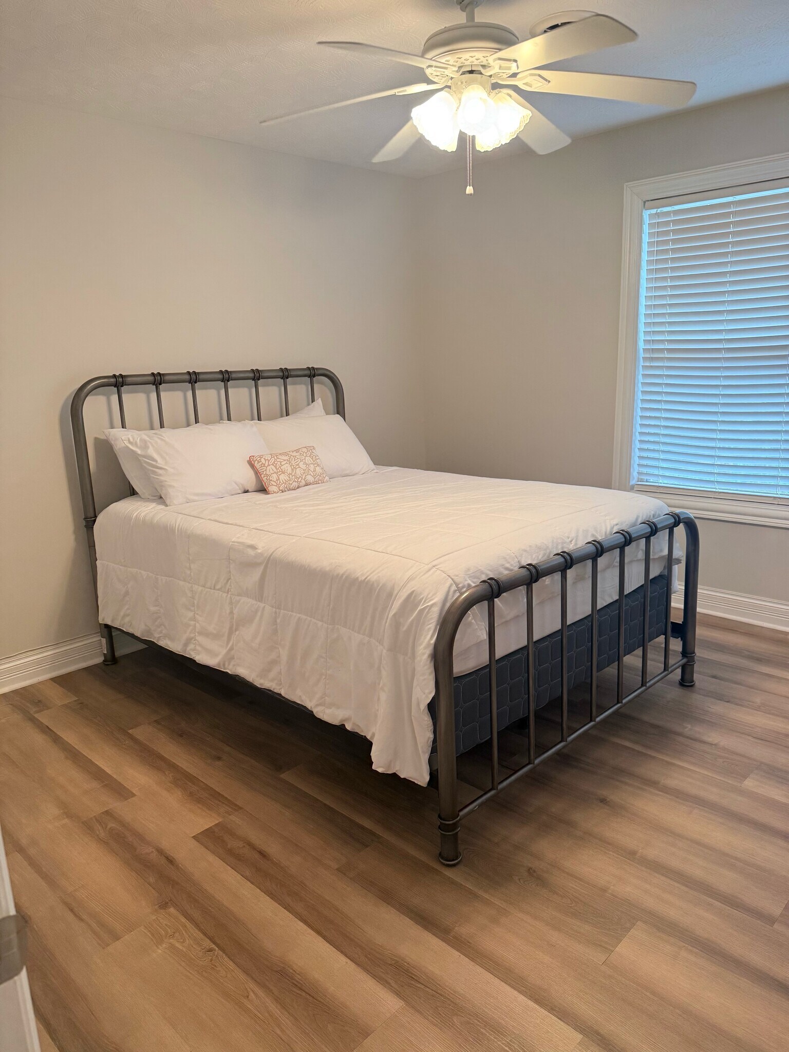 Building Photo - 949 Hideaway Dr