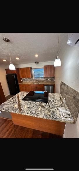 Kitchen view 1 - 4717 Worth St