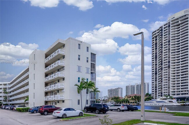 Building Photo - 3030 Marcos Dr