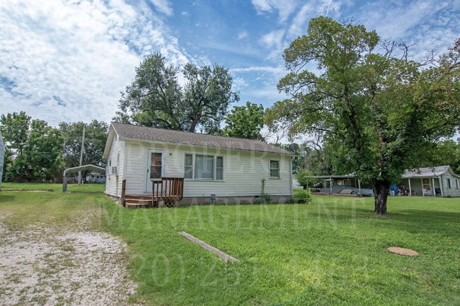 Building Photo - Cozy Living 2-Bedroom Home