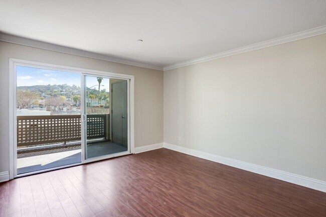 Building Photo - Beautiful 2 Bedroom 2 Bathroom Condo in La...