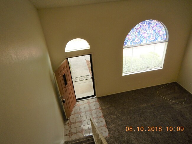 Building Photo - West Ironwood Hill Dr & Greasewood Rd 2/2