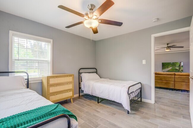 Building Photo - 541 Circle Dr