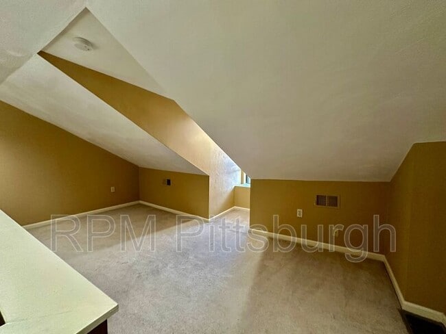 Building Photo - 2118 Sidney St