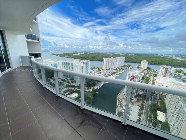 Building Photo - 15901 Collins Ave