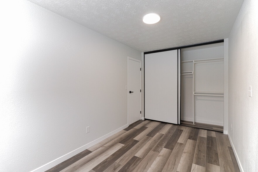 Building Photo - 8202 Mentra St