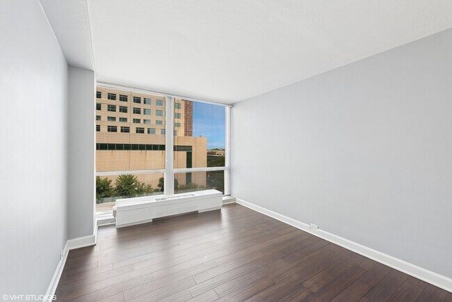 Building Photo - 330 W Diversey Pkwy