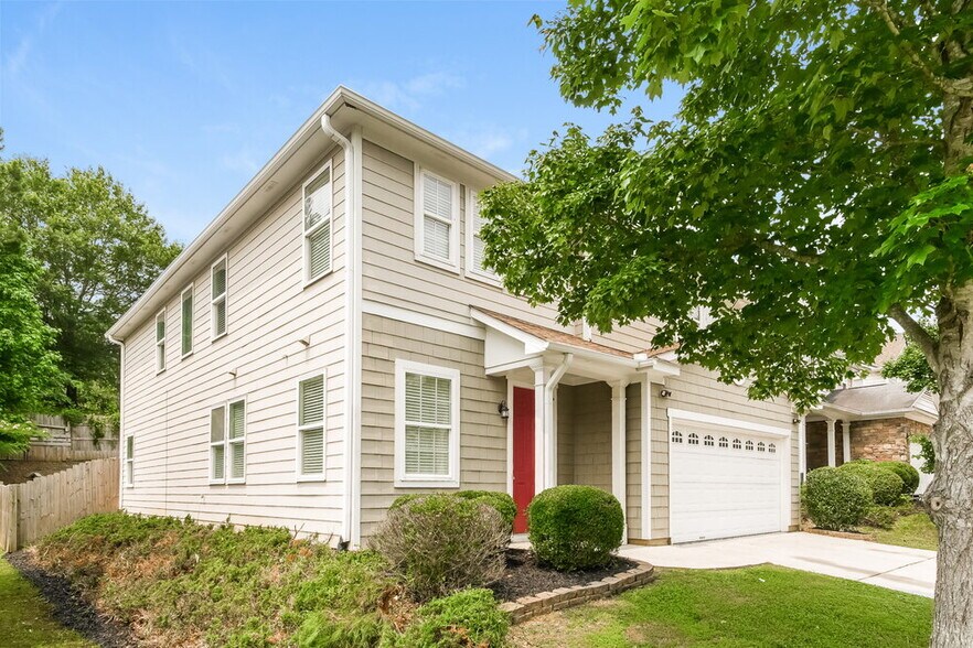 Building Photo - 2240 Valley Creek Dr