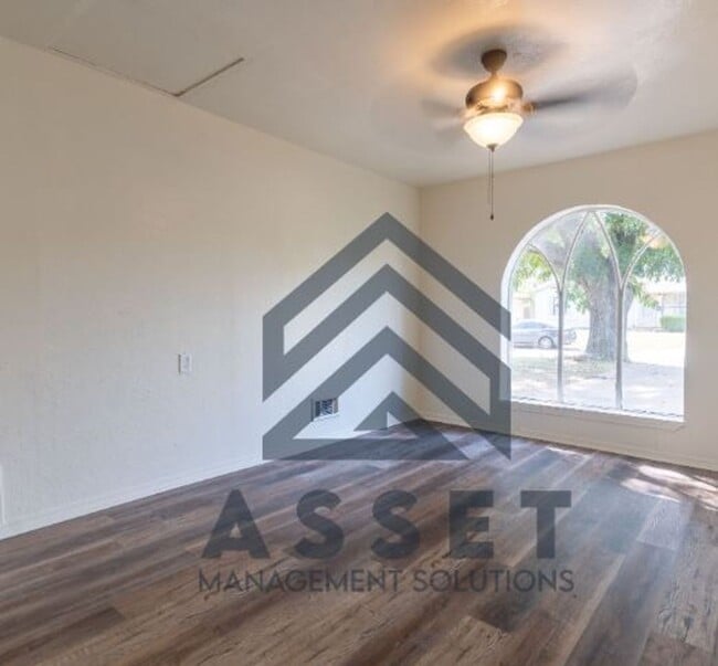 Building Photo - RENT TO OWN – Warr Acres!