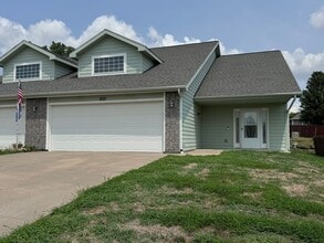 Building Photo - 822 SE 44th Terrace