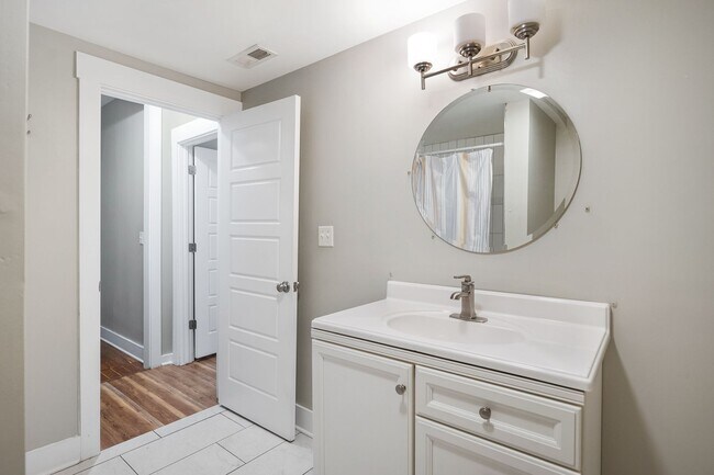 Building Photo - Remodeled 3BR/ 2BA Home in Shelby Park!