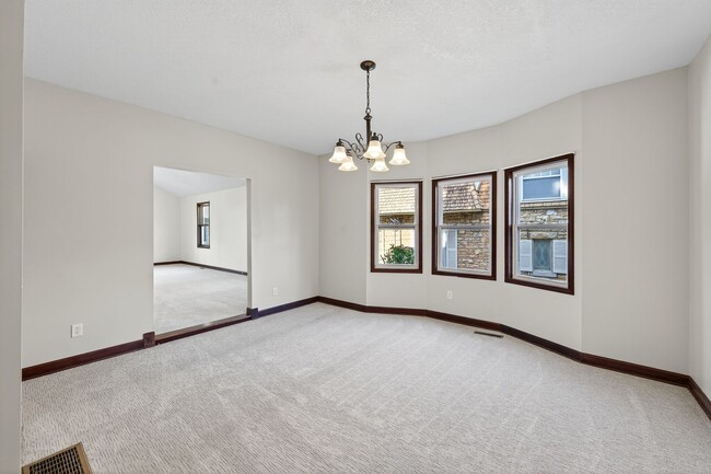 Building Photo - 6 month lease Spacious, 5bd, 2.5 renovated home in Midway!! AVAILABLE NOW