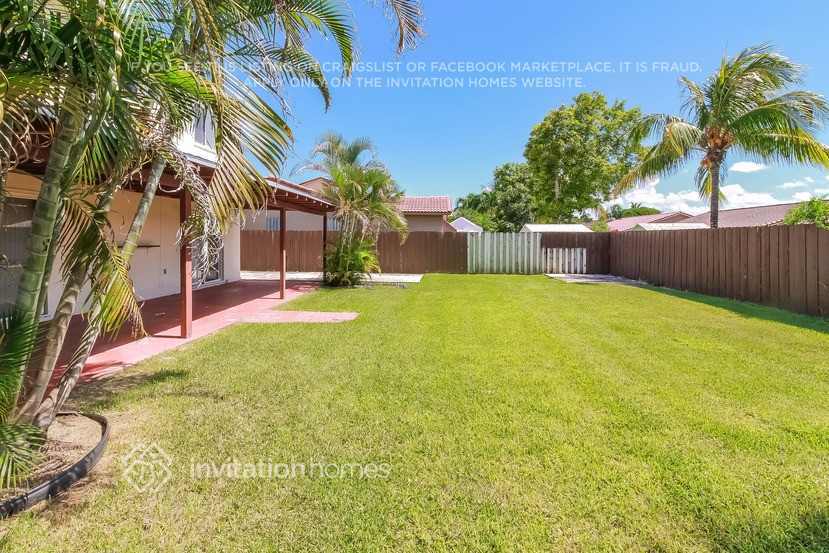 Building Photo - 18118 SW 154 Ct