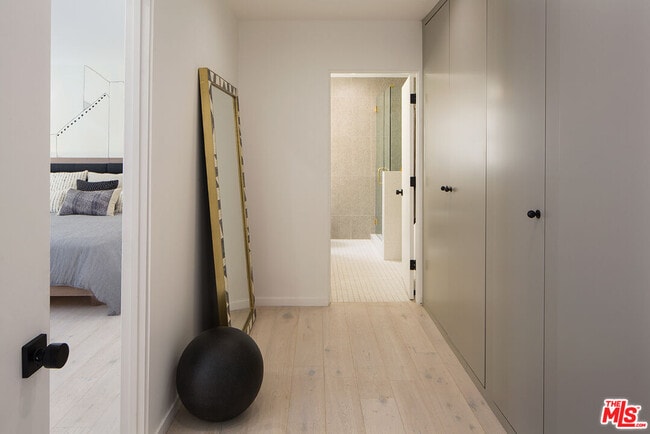 Building Photo - 8917 Cynthia St