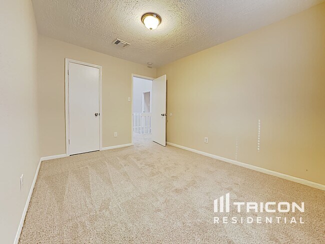 Building Photo - 16815 Shrub Oak Dr