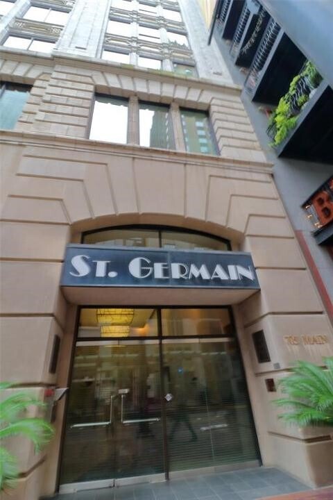 Building Photo - 705 Main St