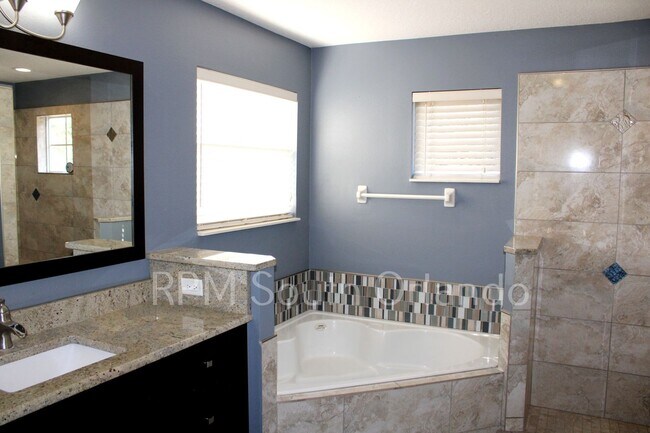 Building Photo - Spacious 4–5 Bedroom Home for Rent in Gate...