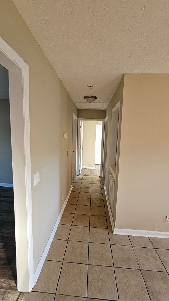 Building Photo - 117 Dixie Ct