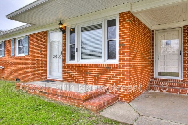 Building Photo - 2032 Brighton St