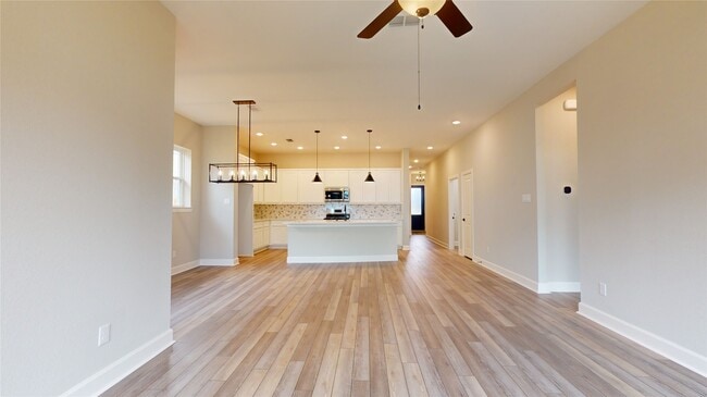 Building Photo - 122 Hazelnut Dr