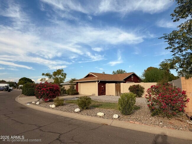 Building Photo - 16015 N 47th Dr