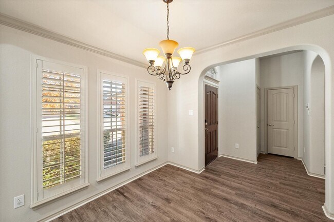 Building Photo - 1613 Country Hills Dr