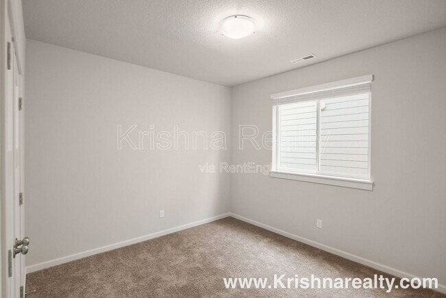 Building Photo - 1004 S 31st Ave