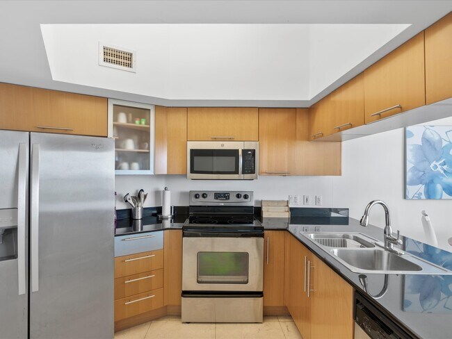 Building Photo - 1750 N Bayshore Dr