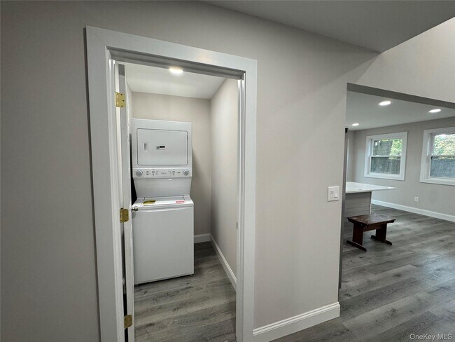 Building Photo - 75 Valley Dr